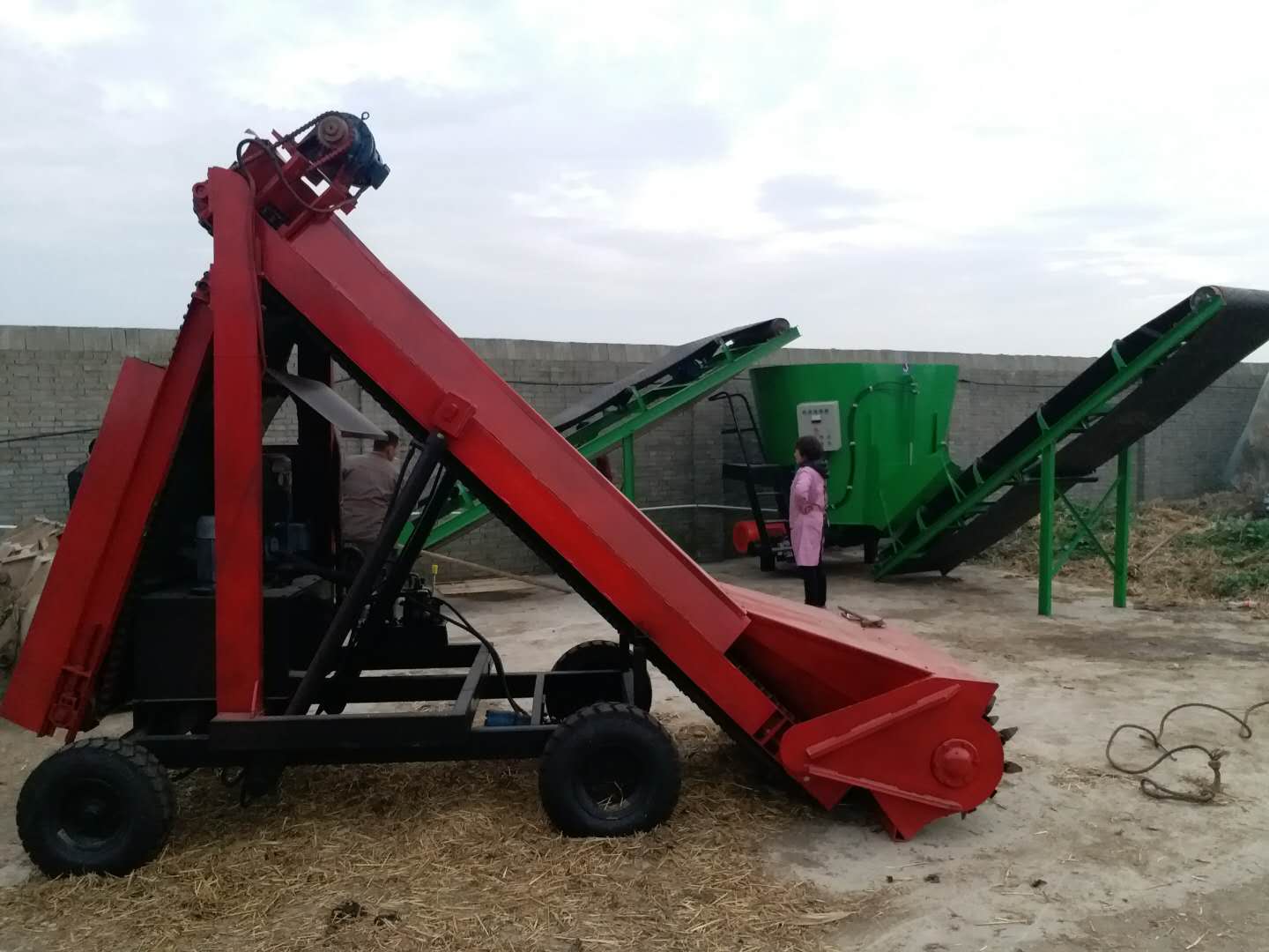 內蒙古某公司購買(mǎi)青貯取料機 內蒙古某公司購買(mǎi)青貯取料機