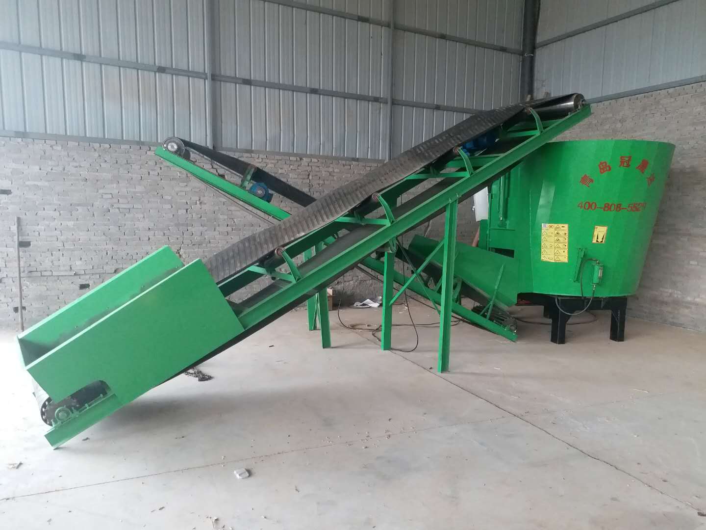 內蒙古某公司購買(mǎi)青貯取料機 內蒙古某公司購買(mǎi)青貯取料機