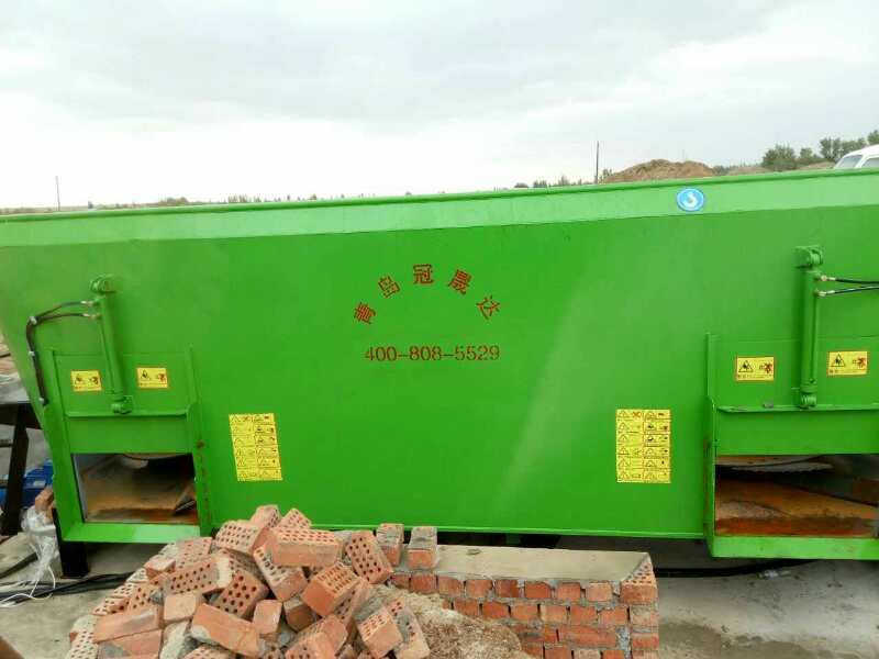 河南某公司購買(mǎi)固定式TMR攪拌機 河南某公司購買(mǎi)固定式TMR攪拌機