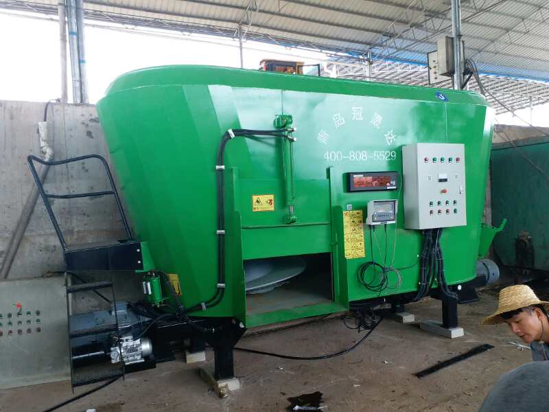 河南某公司購買(mǎi)固定式TMR攪拌機