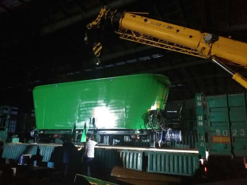 河南某公司購買(mǎi)固定式TMR攪拌機