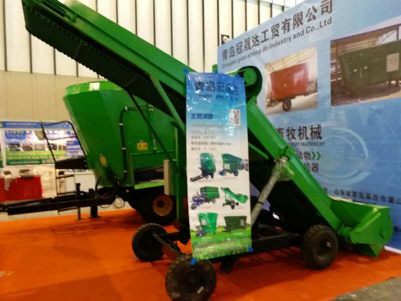 內蒙古某公司購買(mǎi)青貯取料機