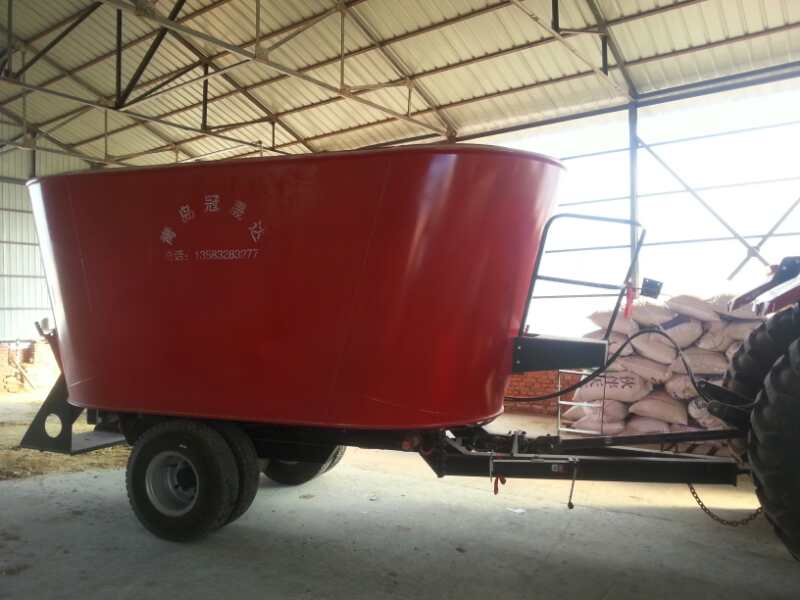 內蒙古某公司購買(mǎi)牽引式TMR攪拌機 內蒙古某公司購買(mǎi)牽引式TMR攪拌機